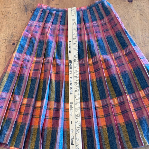 Vintage Women’s Plaid Wool Pleated Skirt Size Small - Picture 2 of 10